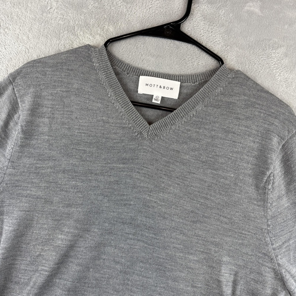 Mott & Bow Sweater Mens Large Gray 100% Merino Wool V Neck Lightweight Pullover